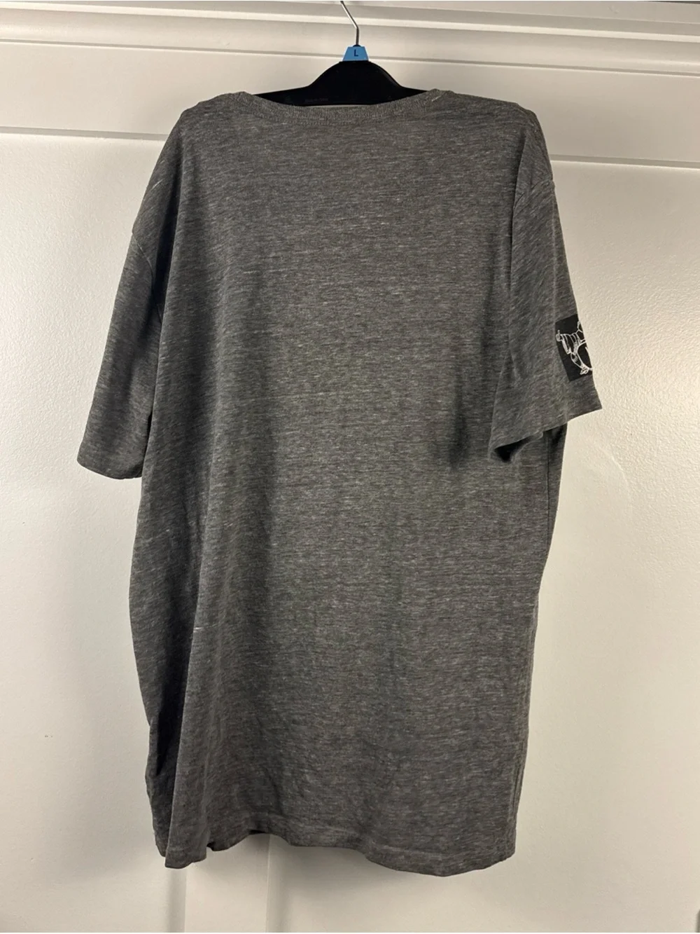 True Religion Gray Short Sleeve Tee with Red & Navy Graphic Mens XL